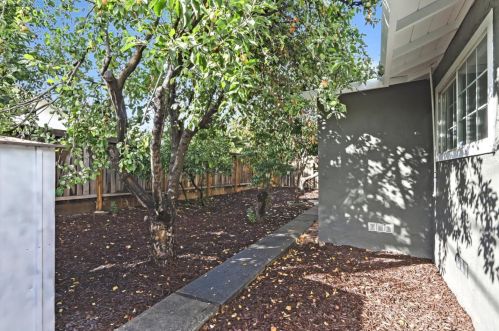 387 Smithwood St, Milpitas CA  95035-4126 exterior