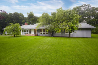 32 Tobacco Rd, Weston, CT 06883-1612