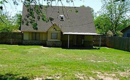 1715 Doyle St, Granbury TX  76048-2379 exterior