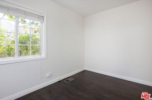 431 Scholl Dr, Glendale CA 91206-3045 exterior