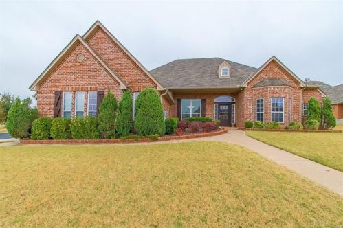 2708 Century Dr, Edmond, OK 73013-6533