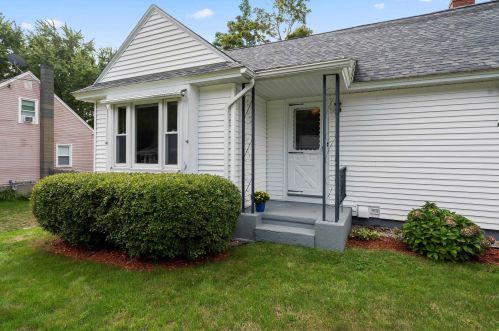 5 Oak St, Allenstown, NH 03275-1912