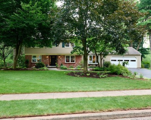 174 Timber Ln, Cheshire, CT 06410-2622