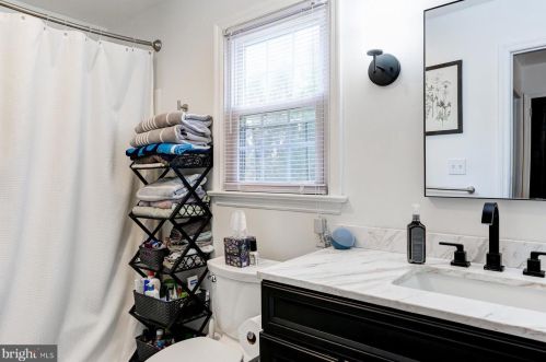 1546 Dunmore Dr, Lancaster PA  17602-1247 exterior