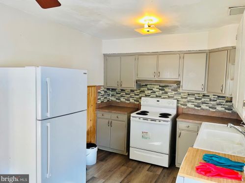 8125 Farnsworth St, Philadelphia PA 19152-3008 exterior