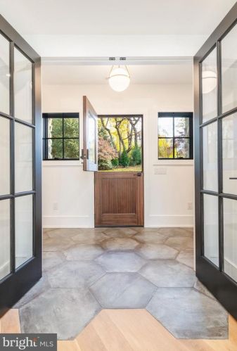 603 Gravers Ln, Philadelphia PA 19118-2806 exterior