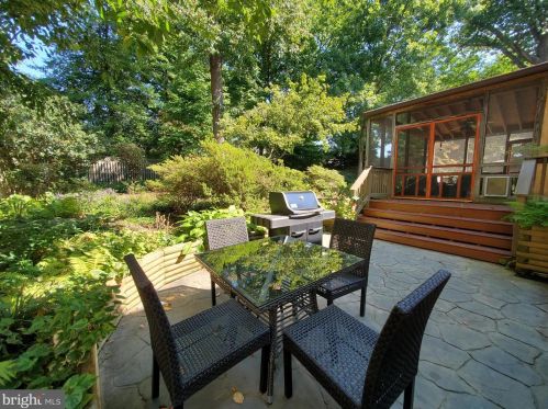 1221 Pinecrest Cir, Silver Spring MD 20910-1626 exterior