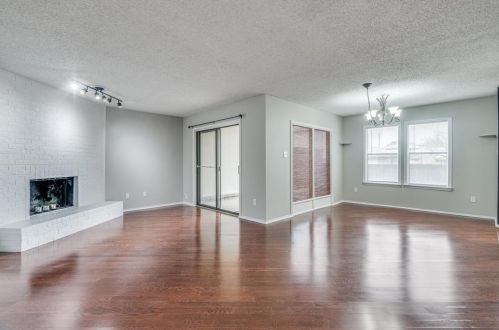 4 Meadow Ln, Bedford, TX 76021-5689