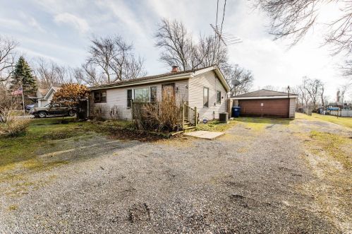 2123 Exchange St, Crete, IL 60417-9621