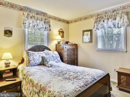 6912 Sydenstricker Rd, Springfield VA  22152-2739 exterior