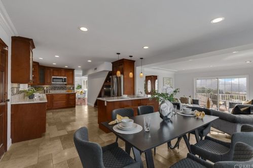 1623 Gladys Dr, Glendale, CA 91206-1650