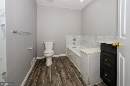 14 Hanover Ct, Princeton NJ  08540-7066 exterior