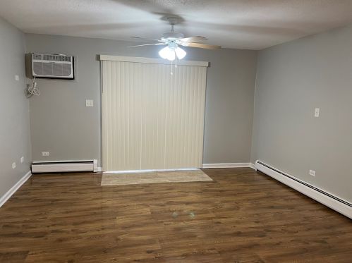 155 Elk Trl, Carol Stream, IL 60188-9325
