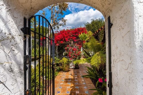 1451 Foothill Blvd, Santa Ana CA 92705-2511 exterior