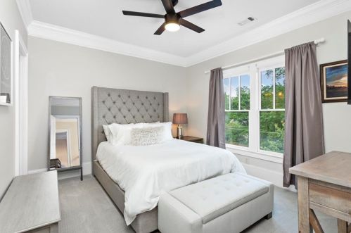 284 Hedden Rd, Atlanta GA  30342-2768 exterior