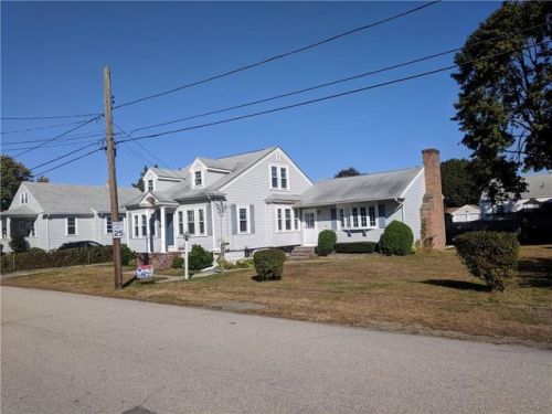 21 Benbridge Ave, Warwick, RI 02888-3532