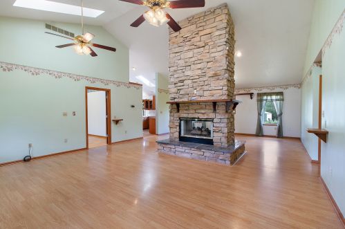 16294 3500n Rd, Momence, IL 60954-3945