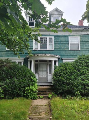 931 Portland St, Rochester, NH 03868-8411