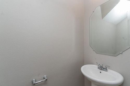 5613 Thunder Bay Dr, Fort Worth TX  76119-8505 exterior