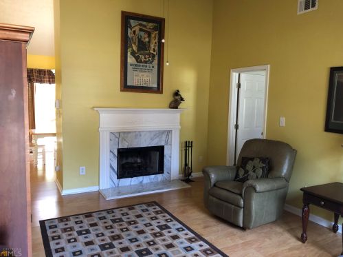 168 Greentree Dr, Newnan, GA 30265-2067