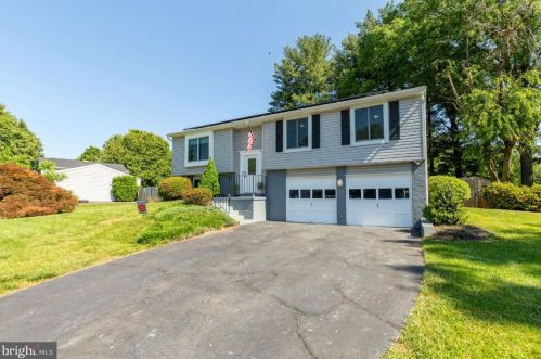 3336 Pickwick Ln, Woodbridge, VA 22192-4409