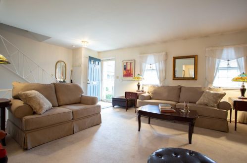 19 Creekwood Sq, Cincinnati OH 45246-3838 exterior