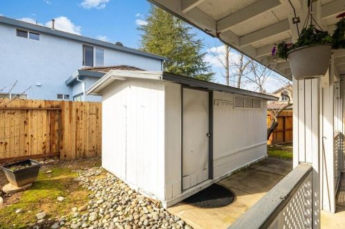 8982 Springhurst Dr, Elk Grove CA  95624-3220 exterior