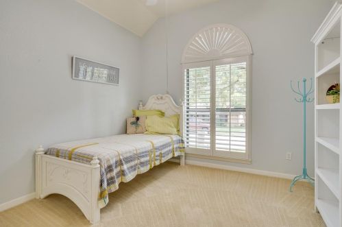 7025 Lincoln Dr, Fort Worth TX  76182-7663 exterior