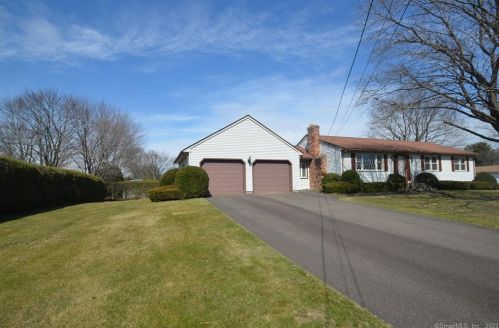 26 Stevens St, Windsor Locks, CT 06096-2118