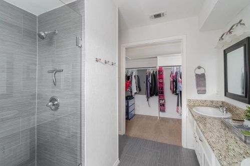 1917 Middle Gln Dr, Carrollton TX 75007-2418 exterior