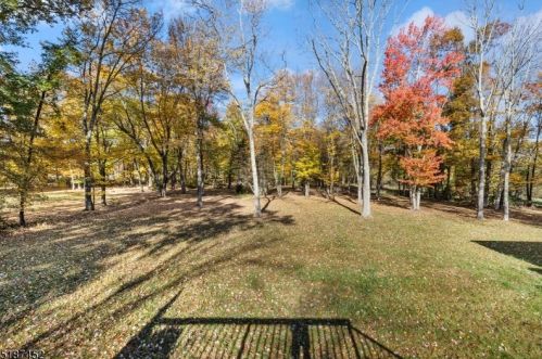 9 Elm Ave, Warren, NJ 07059-6728