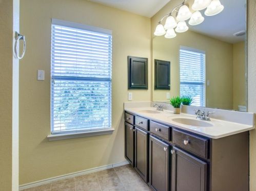 1473 Hedgewood Trl, Fort Worth TX  76112-4455 exterior