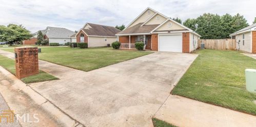 506 Falkirk Dr, Warner Robins, GA 31088-1273