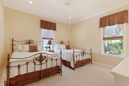 5 Beachwood, Isle Of Palms SC  29451-2815 exterior