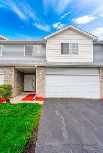 1863 Waters Edge Dr, Minooka, IL 60447-8266