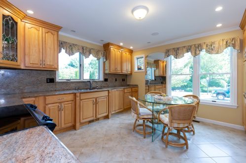 62 Hawthorne Village Rd, Nashua, NH 03062-2261