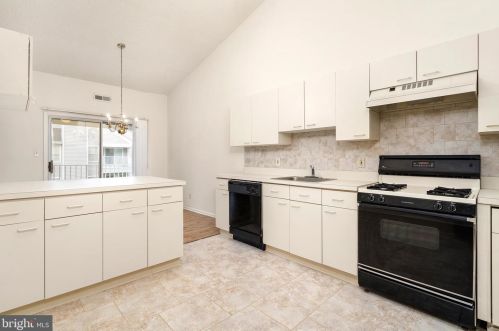 514 Eagles Chase Dr, Trenton NJ  08648-2539 exterior