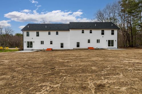 17 Page Rd, Kingston, NH 03848-3474