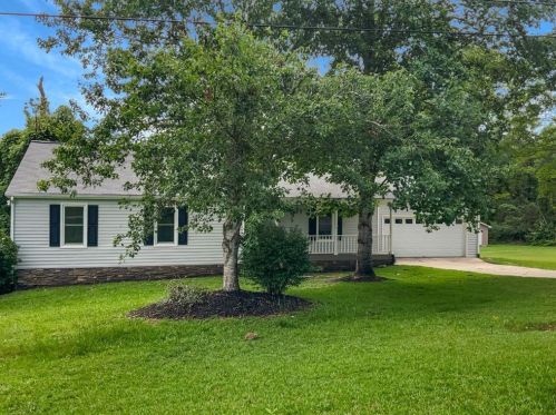 14 Sweetbriar Rd, Newnan, GA 30263-2910