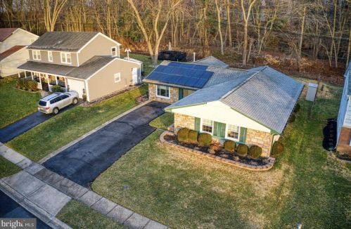 57 Hillcrest Ln, Willingboro, NJ 08046-1204