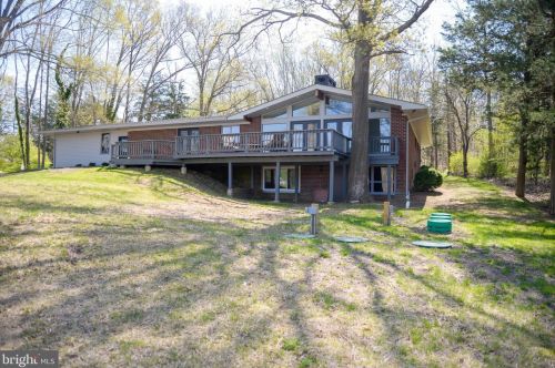 127 Lakeview Dr, Pilesgrove, NJ 08098-2082