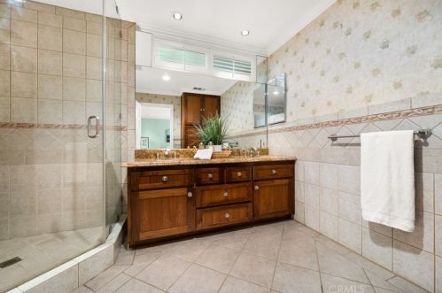 2921 Graceland Way, Glendale CA 91206-1332 exterior