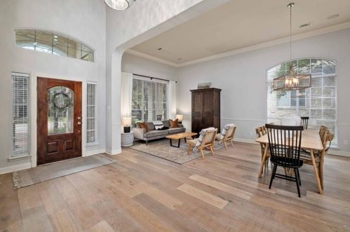 7904 Crandall Rd, Austin TX  78739-1910 exterior