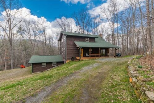 301 Deerwalk Dr, Clarkesville, GA 30523-2820