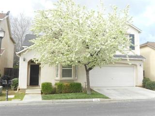1732 Avignon Ln, Clovis, CA 93619-3799