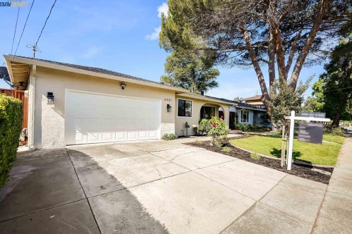 6401 Ebensburg Ln, Pleasanton, CA 94568-2528