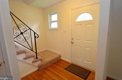 8715 Kenilworth Dr, Springfield, VA 22151-1415