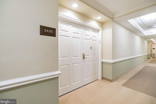 2433 Windrow Dr, Princeton, NJ 08540-5018