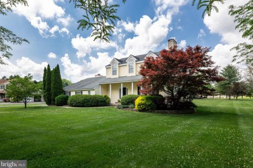 1 Kings Ct, Columbus, NJ 08022-1605