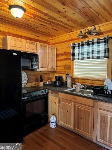 81 Yogi Bear Blvd, Cleveland, GA 30528-0017